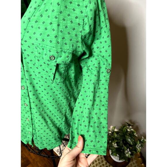Liz Claiborne  casual button front shirt •Roll Tab Sleeves • Size PM - Picture 6 of 7